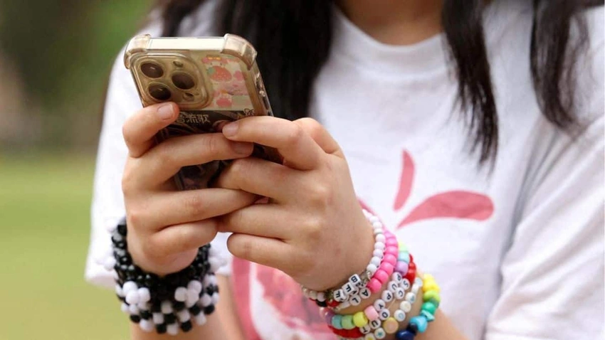MPs reject under-16s social media ban in Commons vote