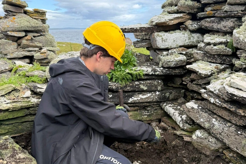 Students from King's Old School Unearth 1,000-Year-Old Viking Church!
