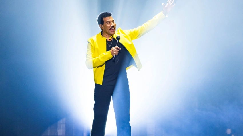 Music Icon Lionel Richie Hospitalized After St. Louis Show!