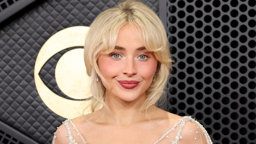 Sabrina Carpenter Dazzles Coachella With Hollywood-Glitz Headlining Set