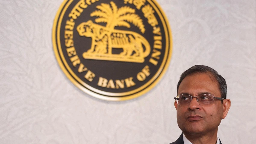 RBI Holds Rate at 5.25%, Citing Strong Economy Yet Inflation Risks