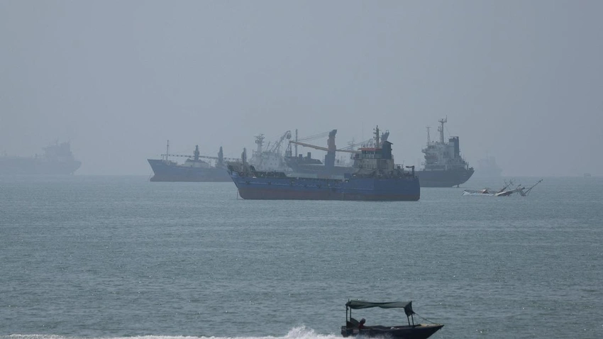 US Strikes Iran in Hormuz, Tehran Vows Revenge: Escalation in Gulf!
