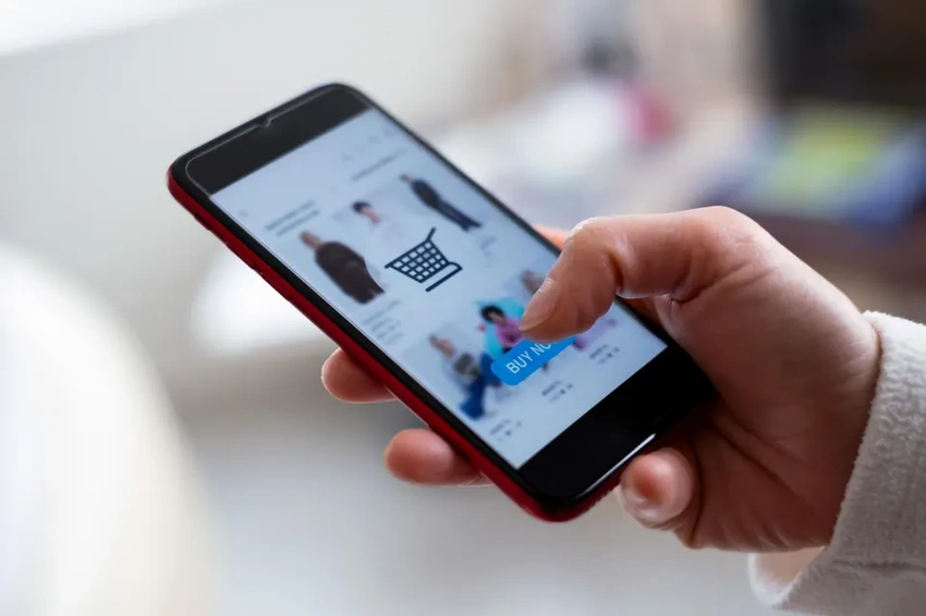 AI Bots Drive Record Holiday Spending, Salesforce Survey Finds
