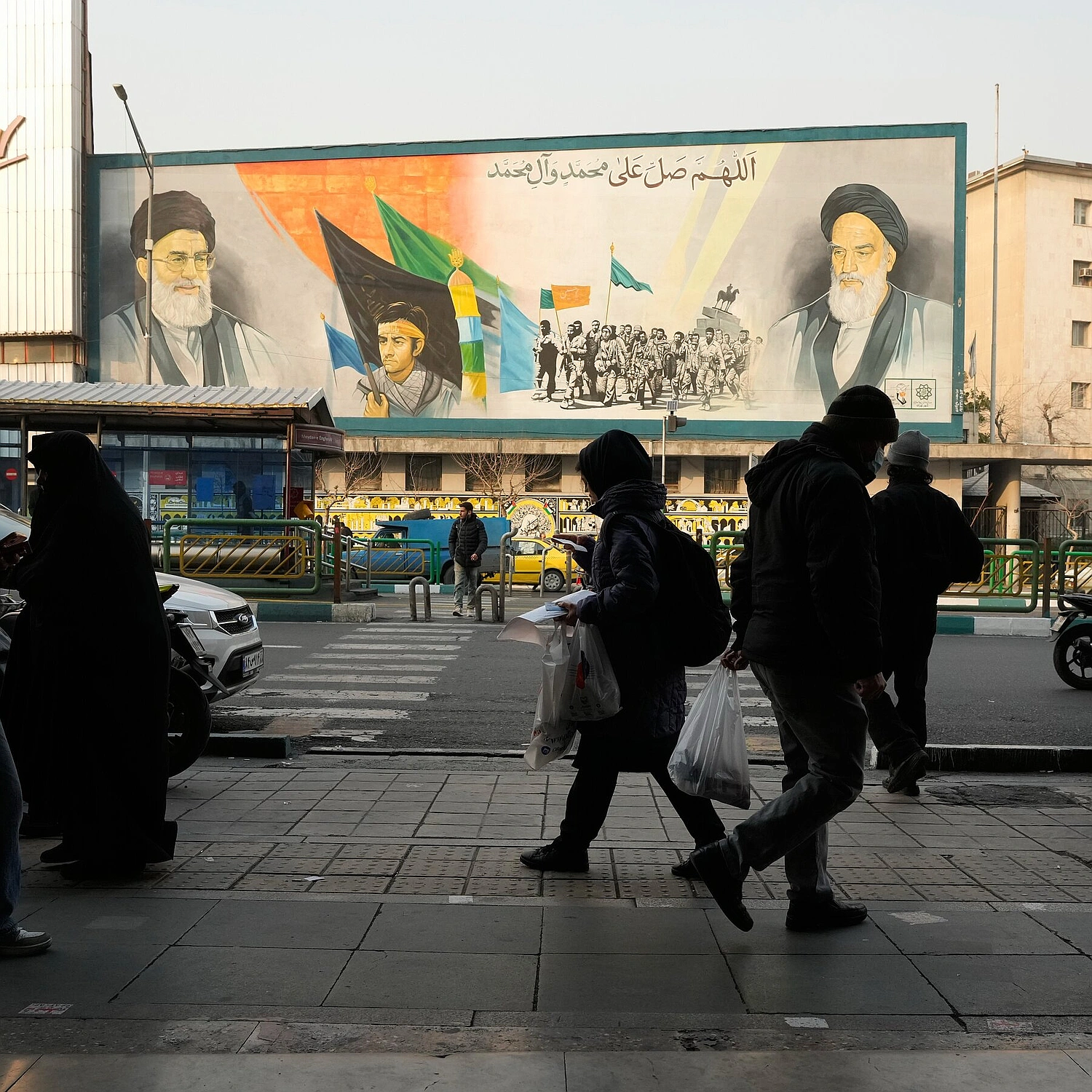 US Carrier Arrives in Middle East as Iran Warns of Retaliation