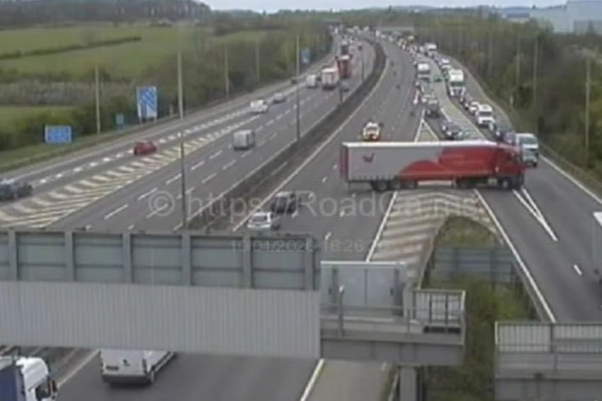 Two Teens Die After Car Plunges From Bridge Onto M1 Near Lutterworth