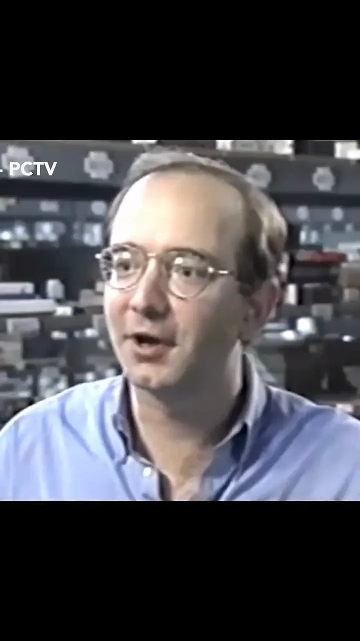 Bezos 1996 interview 

Bezos in 1996 on early ideas, before the fortune.

#Bezos1996 #FirstInterview