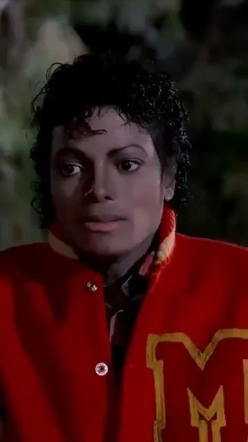 Thriller's real zombie: 

How Thriller turned MJ into a zombie with practical effects, no CGI.

#Thr
