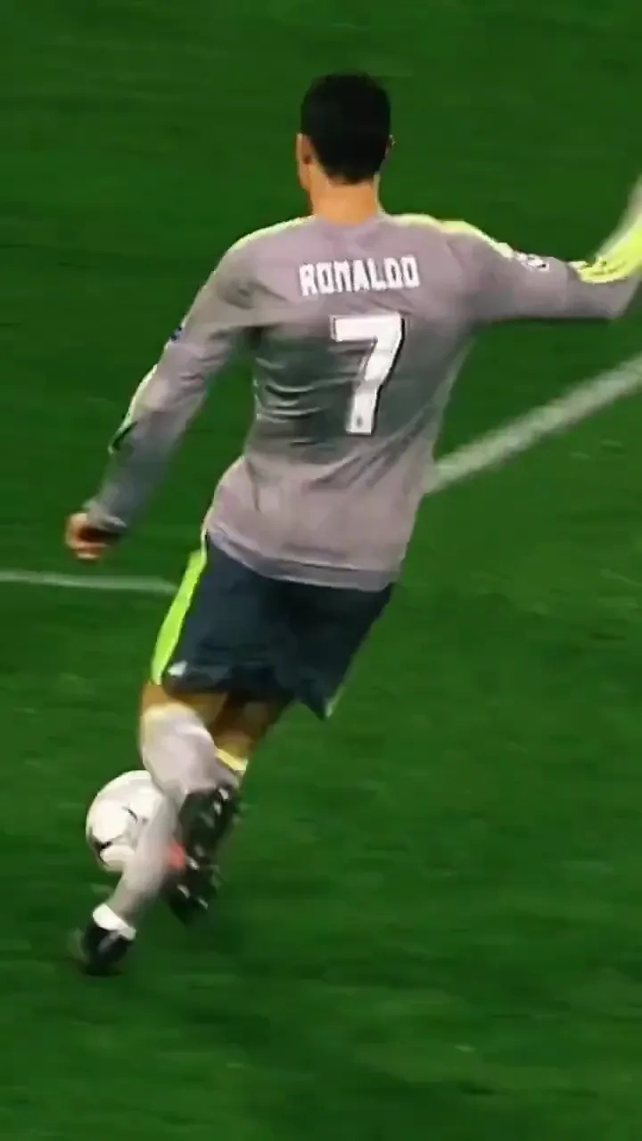 Ronaldo chop moment 

Watch the iconic Ronaldo chop in action.

#RonaldoChop #Cristiano #FootballSki
