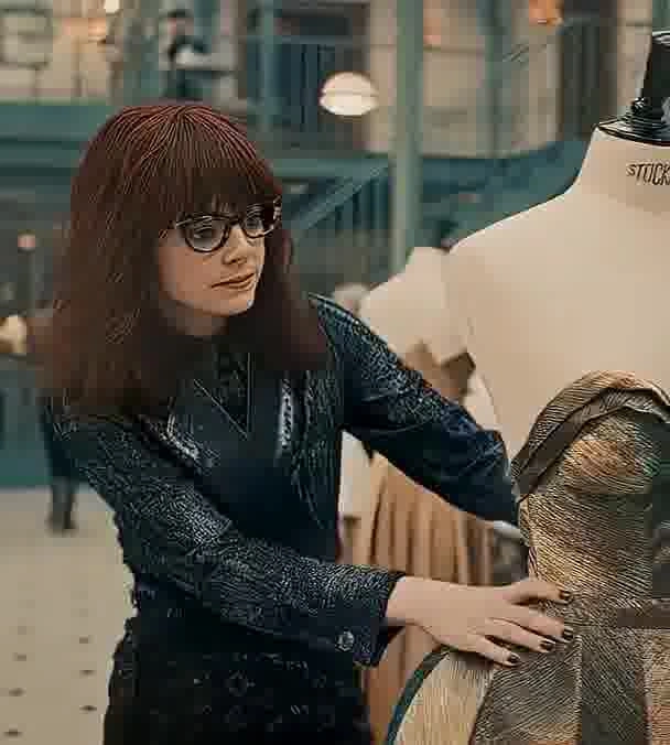 Cruella gets put in place: 

Cruella's confidence takes a sharp turn in this dramatic slowed edit.

