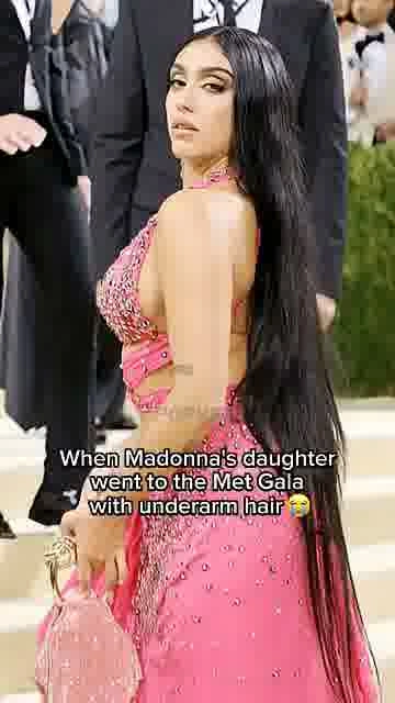 A bold met gala choice: 

She showed up confidently, underarm hair and all.

#MetGala #FashionTalk #