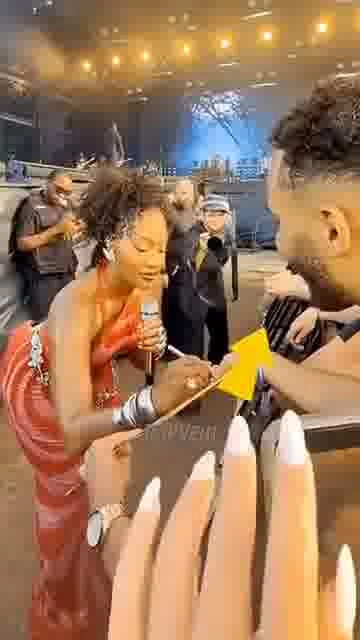 Tems signs with a kiss: 

His pen stopped working, so Tems came up with the sweetest autograph fix 😭