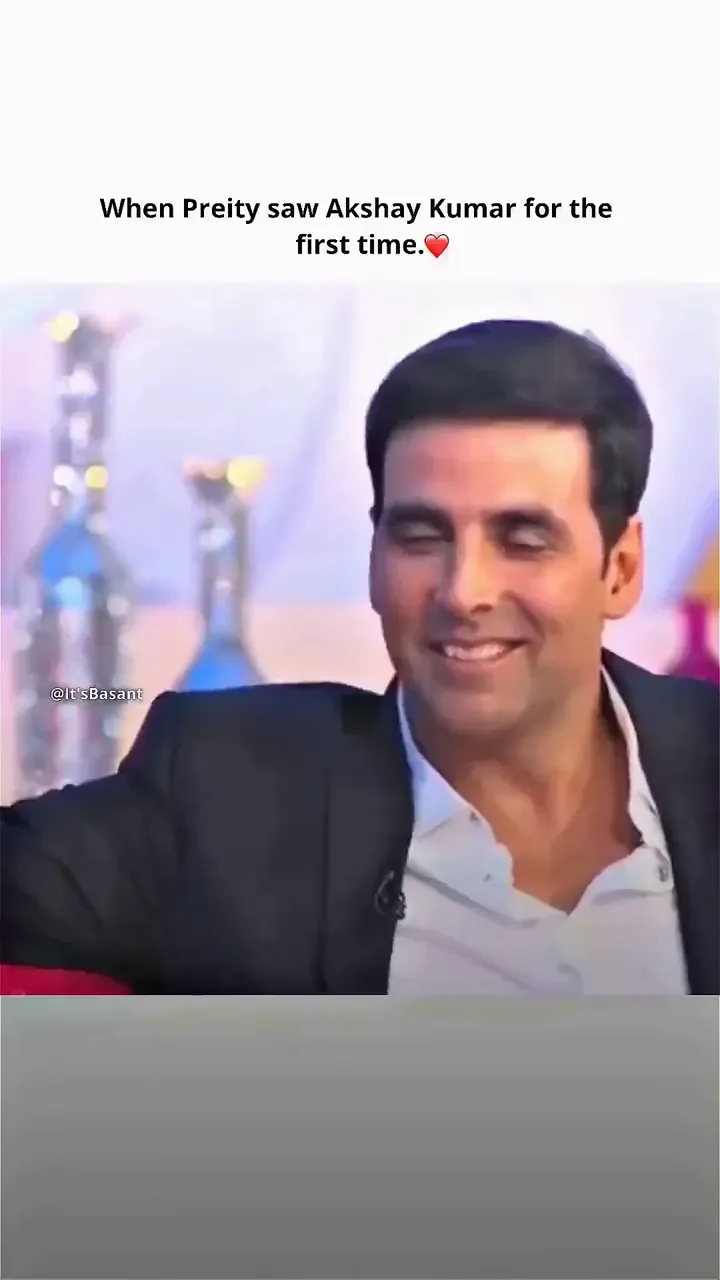 Preity meets akshay: 

That first glance between Preity Zinta and Akshay Kumar, a pure Bollywood mom