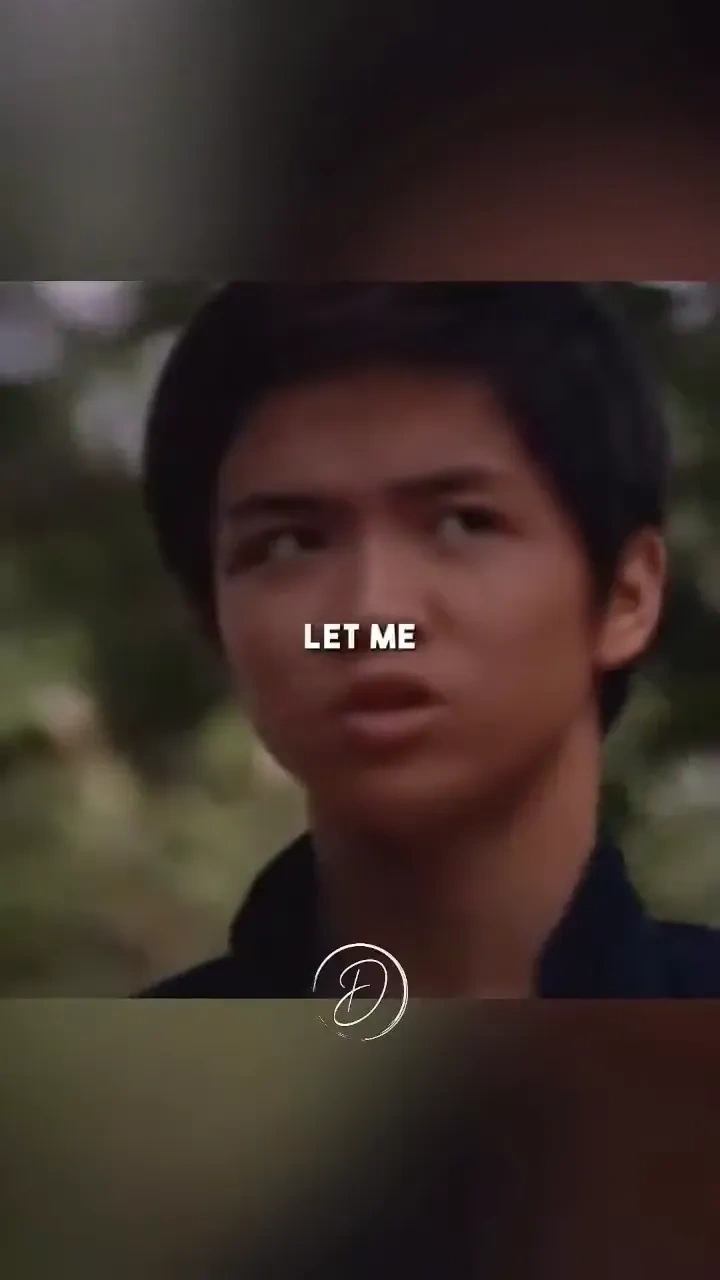 Finger point moment: 

Bruce Lee dives into a kung fu fight to reach the dealer.

#BruceLee #EnterTh