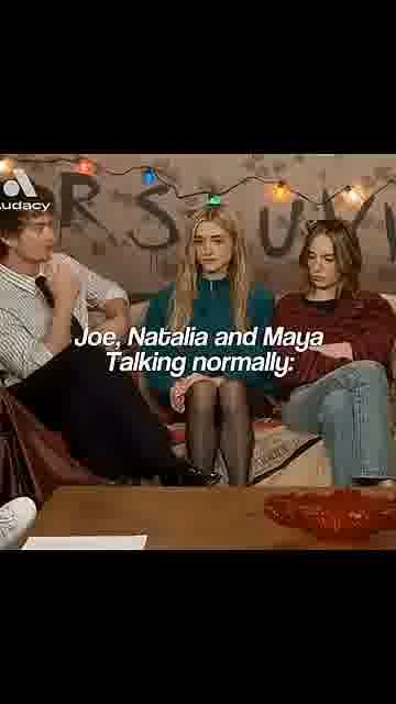 Charlie heaton has everyone laughing: 

Charlie’s interview style steals the spotlight alongside his