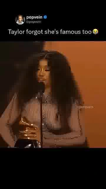 Taylor’s starstruck moment: 

Even Taylor Swift couldn’t hide her reaction when SZA said her name.

