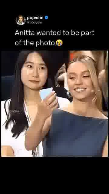 Anitta wanted in: 

Anitta’s reaction to Sydney and Wonyoung’s photo is too relatable 😭

#Anitta #Sy