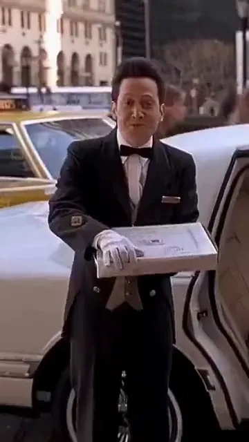 Pizza for kevin 🍕 

Cheese pizza for Kevin in a cozy Christmas moment from Home Alone 2. A short, wa