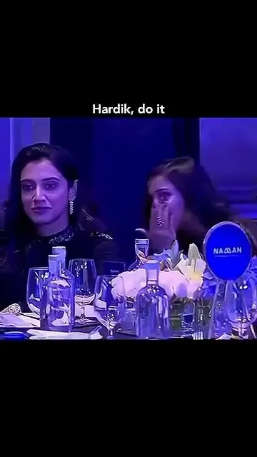 Do it, hardik 

A playful moment with Hardik and Smriti - heart eyes and smiles.

#HardikPandya #Smr