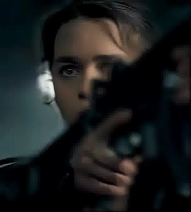 She spots the robot: 

A tense reveal from Terminator Genisys, slowed down with a haunting edit.

#T