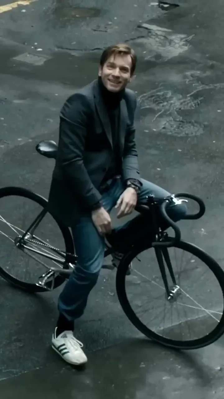 Eva & ewan moment: 

A quick clip of Eva Green and Ewan McGregor sharing a playful moment.

#EvaGree