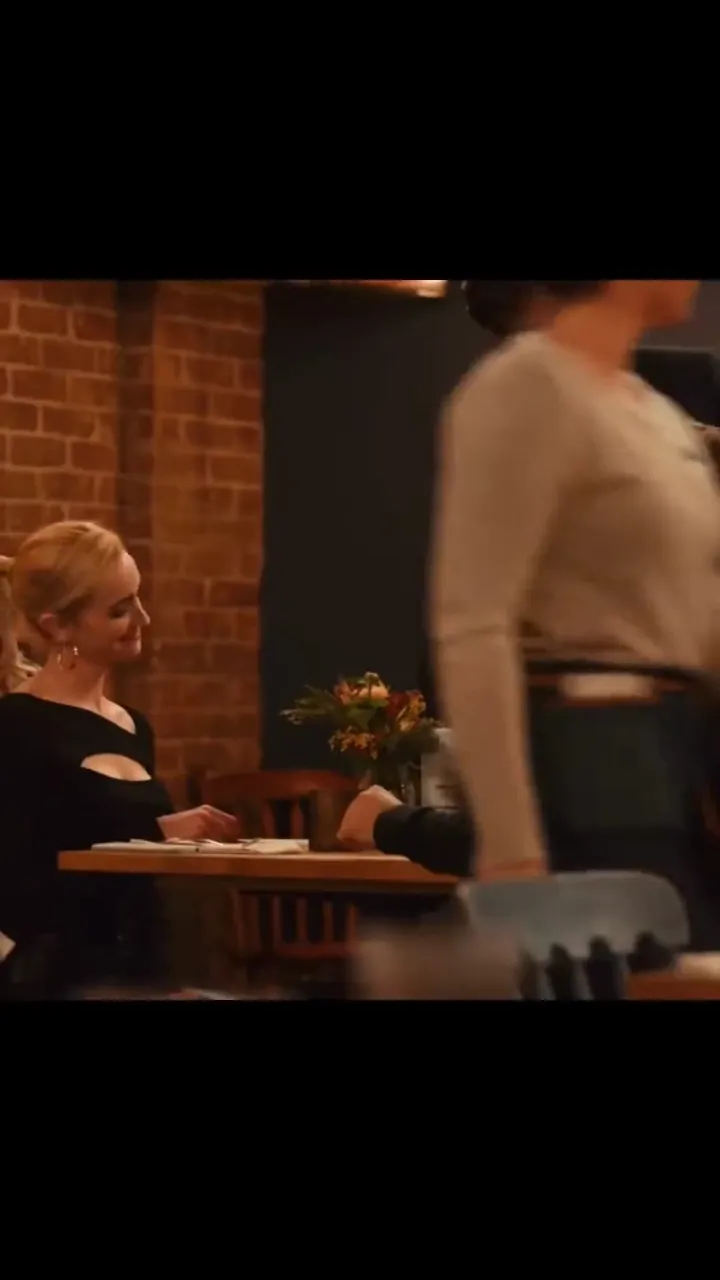 Joe's ginny moment: 

Joe's look for Ginny shines in this clip.

#GinnyAndGeorgia #NetflixSeries #GN